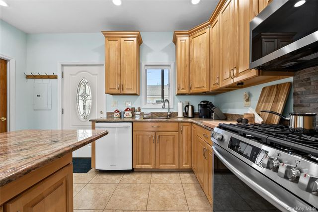 11 Pine Lane A, Bayville, NY 11709