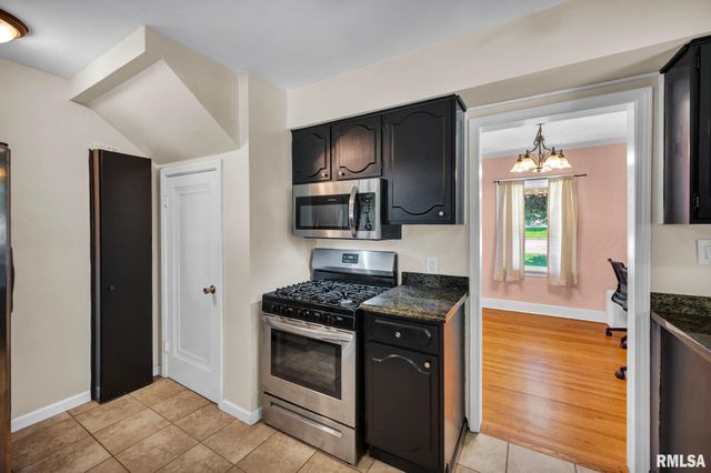 4228 N UNIVERSITY Street, Peoria, IL 61614