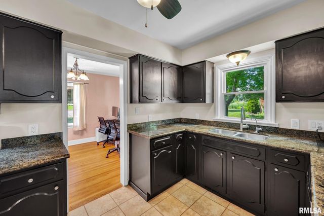 4228 N UNIVERSITY Street, Peoria, IL 61614