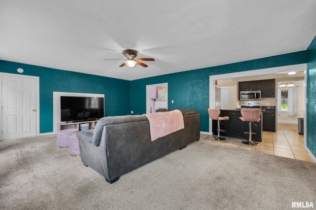 4228 N UNIVERSITY Street, Peoria, IL 61614