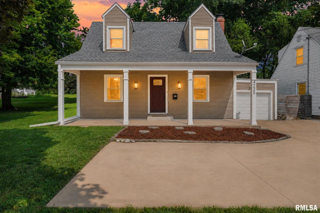 4228 N UNIVERSITY Street, Peoria, IL 61614