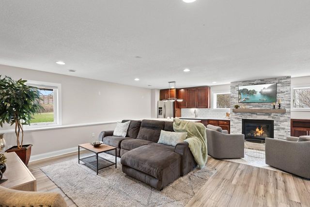 8537 Chanhassen Hills Drive S, Chanhassen, MN 55317