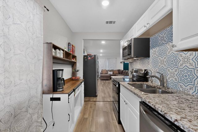 1300 E Mulkey Street, Fort Worth, TX 76104
