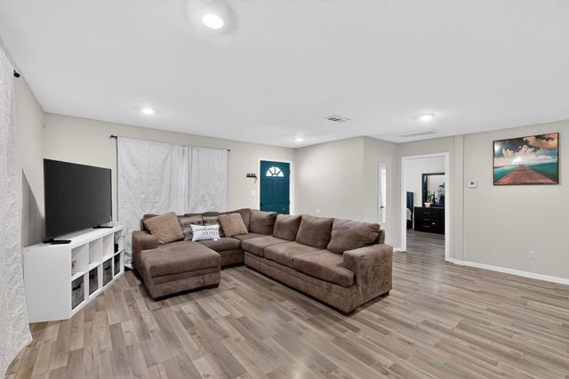 1300 E Mulkey Street, Fort Worth, TX 76104