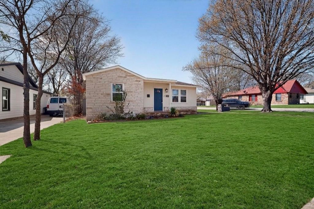 1300 E Mulkey Street, Fort Worth, TX 76104