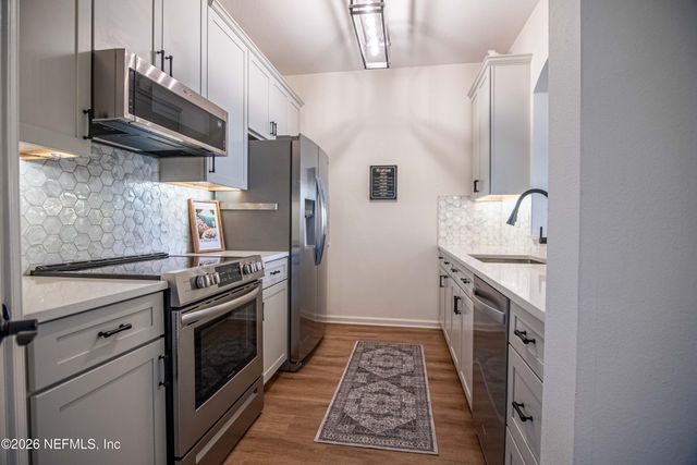 7990 BAYMEADOWS Road E 823, Jacksonville, FL 32256