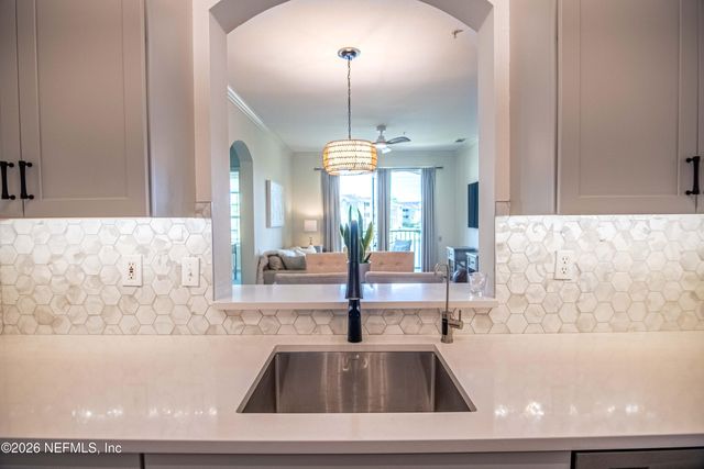 7990 BAYMEADOWS Road E 823, Jacksonville, FL 32256