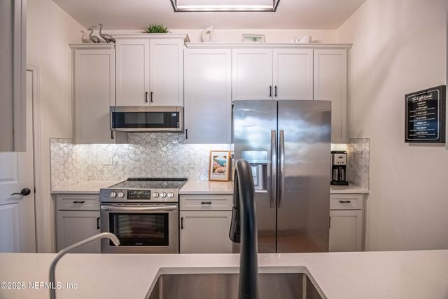 7990 BAYMEADOWS Road E 823, Jacksonville, FL 32256