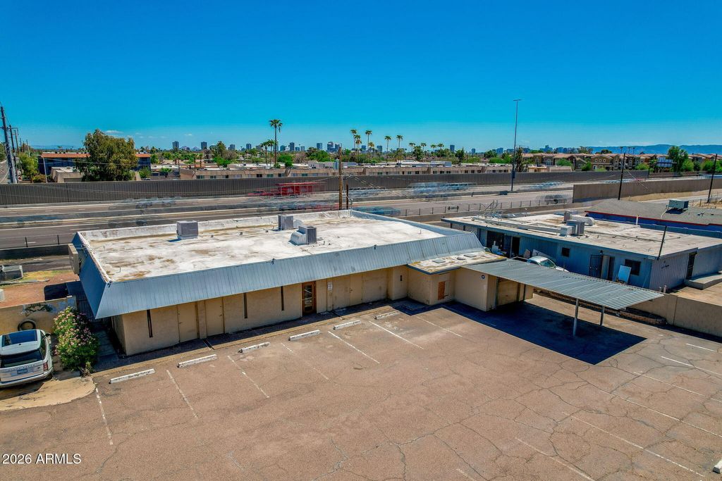 4496 N BLACK CANYON Highway, Phoenix, AZ 85017 — exterior