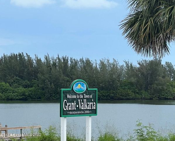 7418 Tourmaline Drive, Grant-valkaria, FL 32949