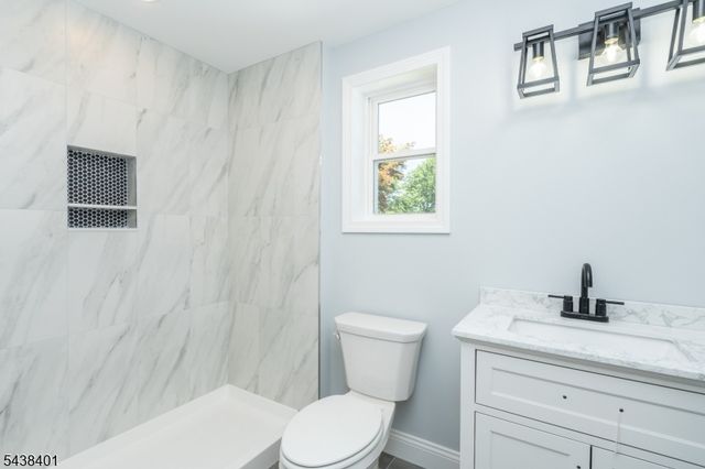 14 Hemlock Rd, Rockaway Boro, NJ 07866