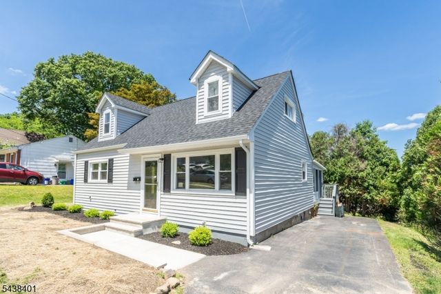 14 Hemlock Rd, Rockaway Boro, NJ 07866