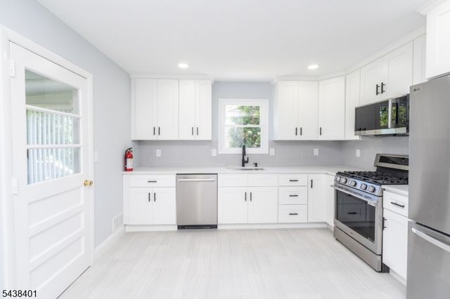 14 Hemlock Rd, Rockaway Boro, NJ 07866