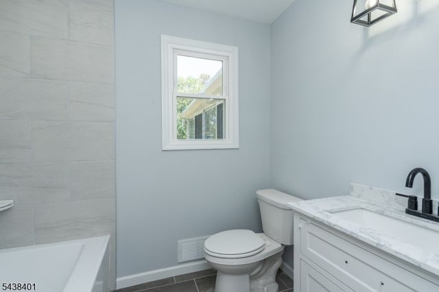 14 Hemlock Rd, Rockaway Boro, NJ 07866