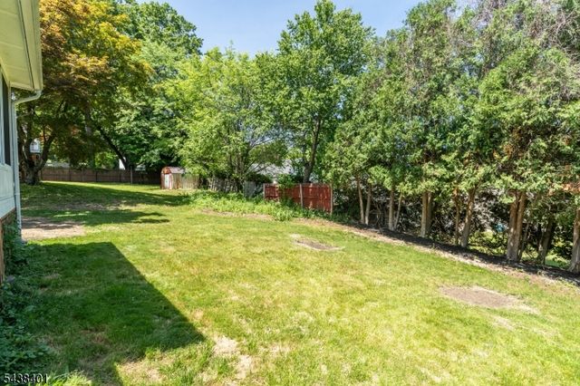 14 Hemlock Rd, Rockaway Boro, NJ 07866