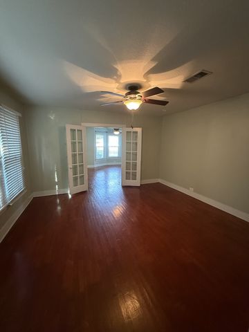 1108 S Travis Street, Sherman, TX 75090
