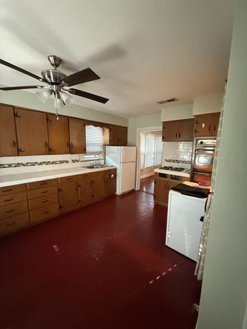 1108 S Travis Street, Sherman, TX 75090