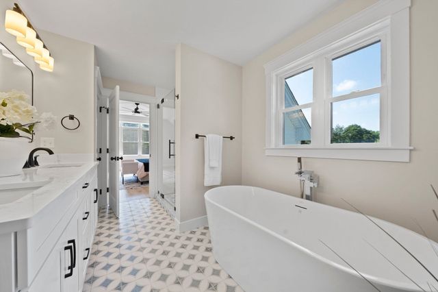 5 Joshua Dr, Easton, MA 02375