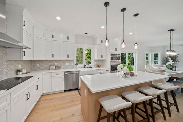 5 Joshua Dr, Easton, MA 02375