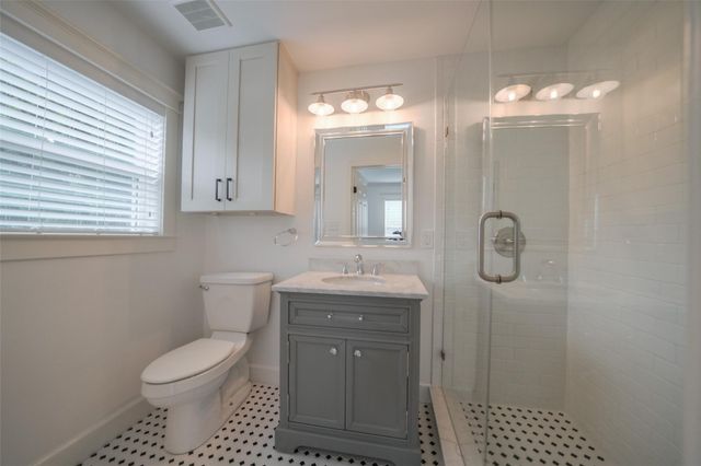 811-A Woodard St, Houston, TX 77009