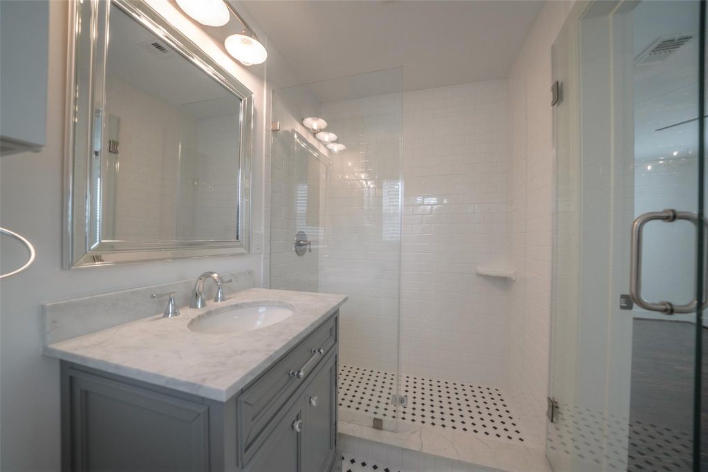 811-A Woodard St, Houston, TX 77009