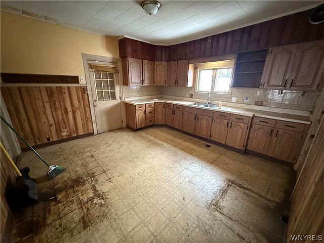 1317 Niagara Avenue, Niagara Falls, NY 14305