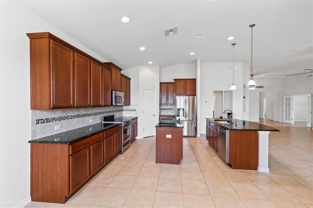 30139 HACKNEY LOOP, Mount Dora, FL 32757