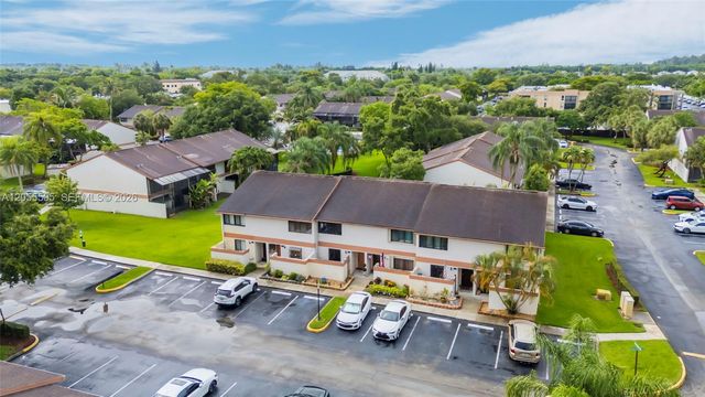 7050 SW 42nd Court, Davie, FL 33314