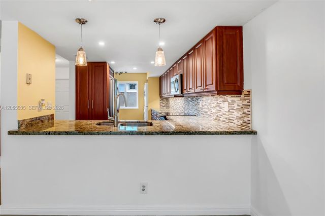 7050 SW 42nd Court, Davie, FL 33314