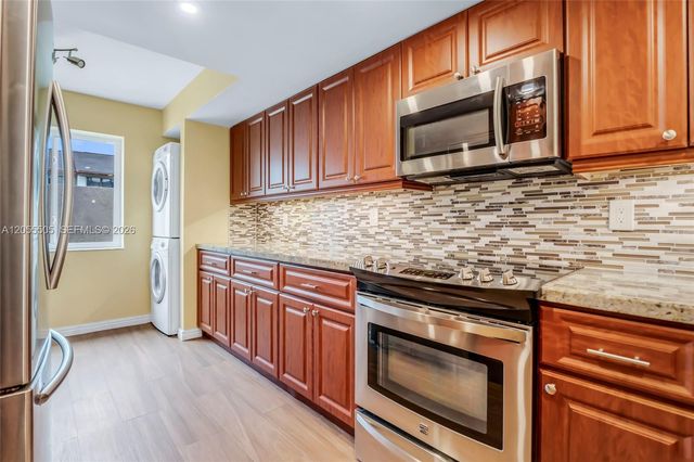 7050 SW 42nd Court, Davie, FL 33314