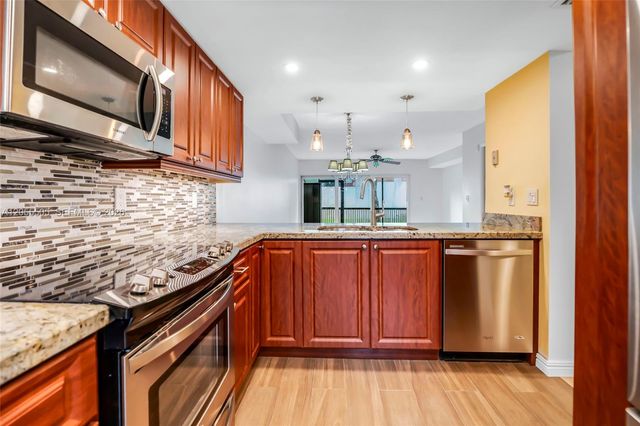 7050 SW 42nd Court, Davie, FL 33314