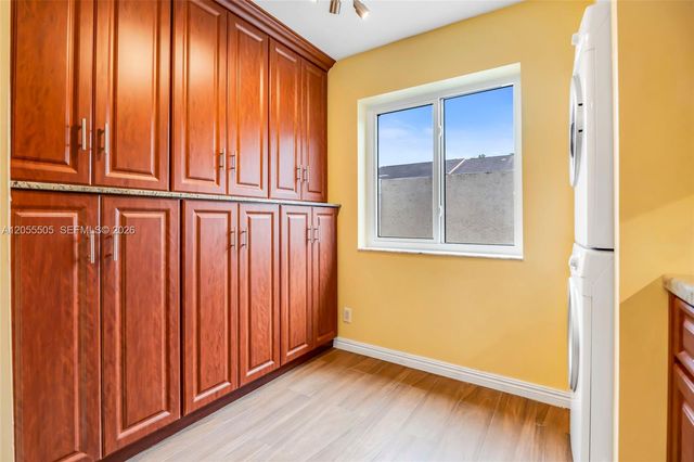 7050 SW 42nd Court, Davie, FL 33314