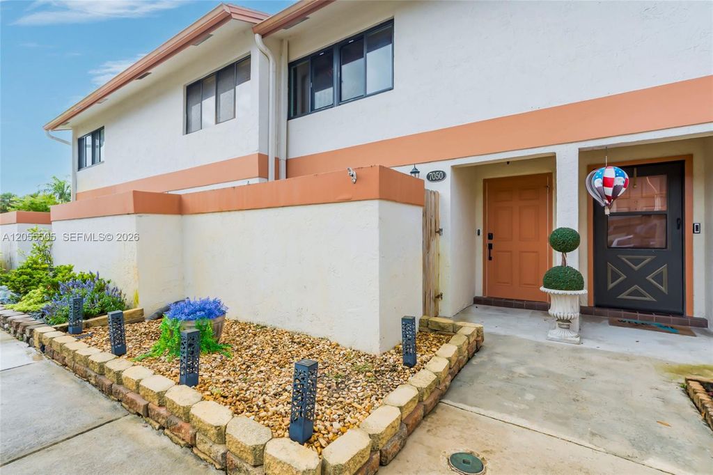 7050 SW 42nd Court, Davie, FL 33314