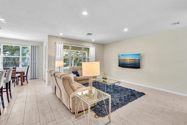 4353 Large Leaf Lane, Hollywood, FL 33021