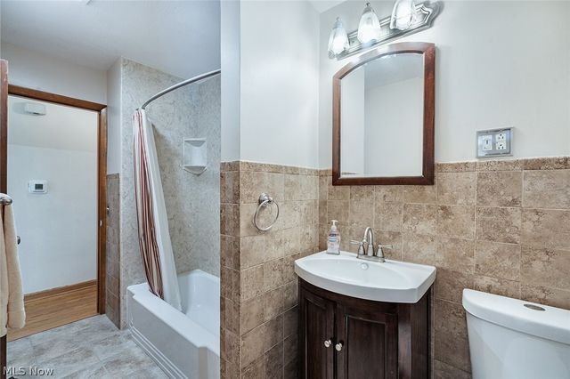 751 Dresden Drive, Hubbard, OH 44425