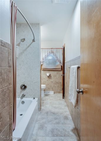 751 Dresden Drive, Hubbard, OH 44425