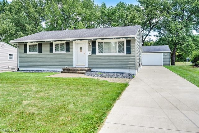 751 Dresden Drive, Hubbard, OH 44425