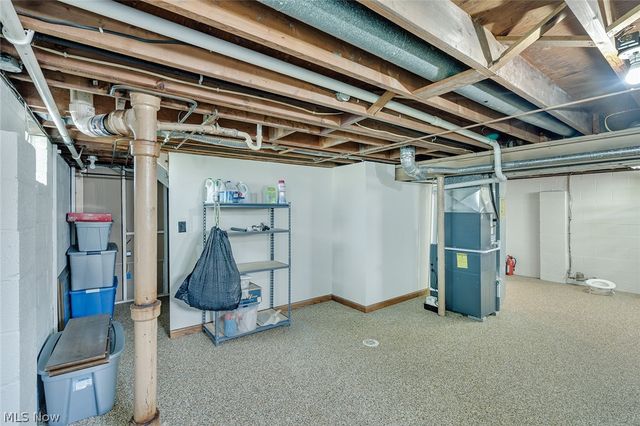 751 Dresden Drive, Hubbard, OH 44425