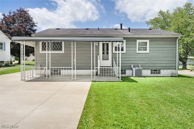 751 Dresden Drive, Hubbard, OH 44425