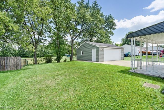 751 Dresden Drive, Hubbard, OH 44425