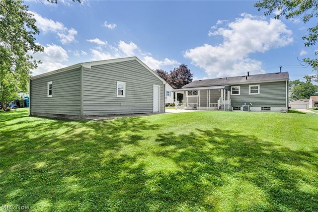 751 Dresden Drive, Hubbard, OH 44425
