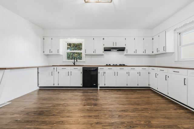 285 Kentucky 643, Waynesburg, KY 40489