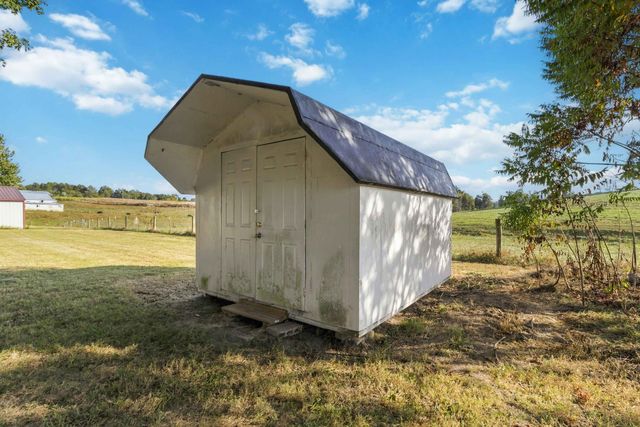 285 Kentucky 643, Waynesburg, KY 40489