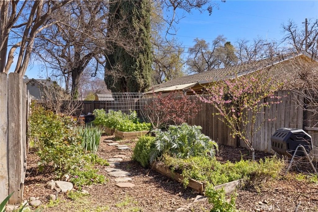 Image 38 of property listing at 1440 Laburnum Avenue, Chico, CA 95926