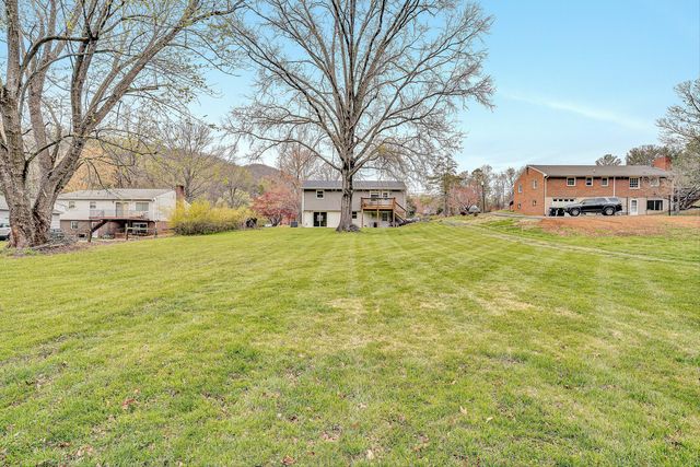 433 Dawnridge LN, Troutville, VA 24175