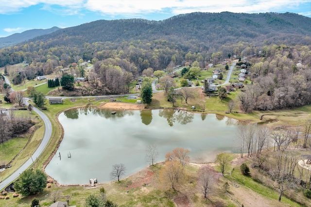 433 Dawnridge LN, Troutville, VA 24175