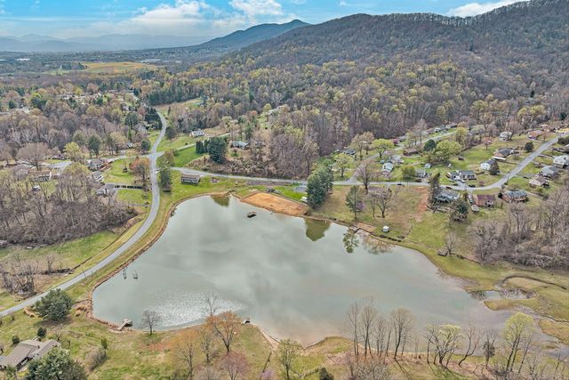 433 Dawnridge LN, Troutville, VA 24175