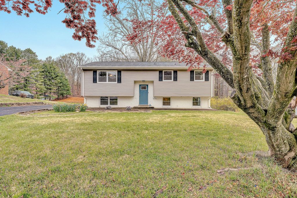 433 Dawnridge LN, Troutville, VA 24175