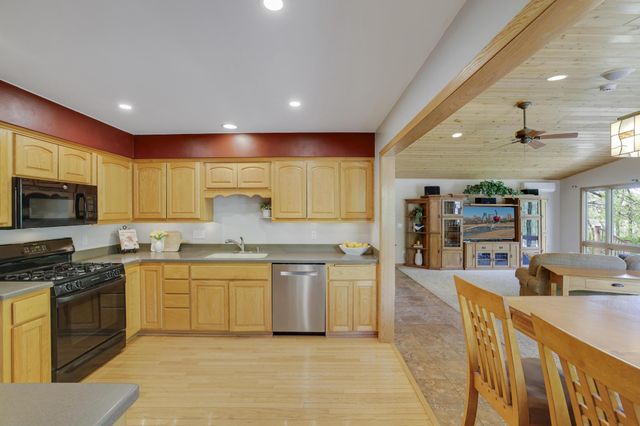 2890 Zanzibar Lane N, Plymouth, MN 55447