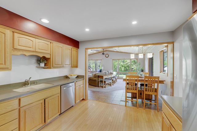 2890 Zanzibar Lane N, Plymouth, MN 55447